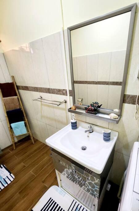 Kot Nu - Beach Themed Apartment - 3 Mins Walk From The Sea Flic-en-Flacq Екстериор снимка